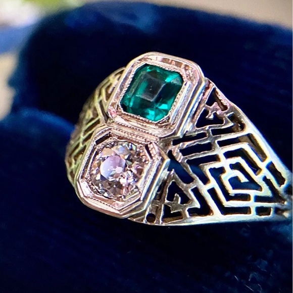 RARE Estate Ring! Solid Gold OLD European Cut Diamond and Green Emerald ring - Picture 5 of 15